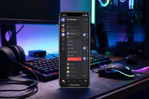 Application Discord sur smartphone avec menu de suppression de conversation affiché