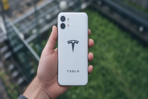 modele exemple telephone tesla suivant les rumeurs